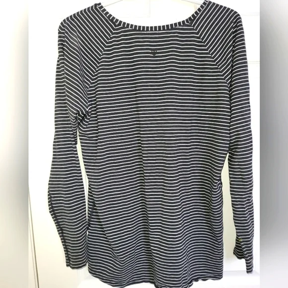 Lululemon womens long sleeve shirt - Picture 2 of 3